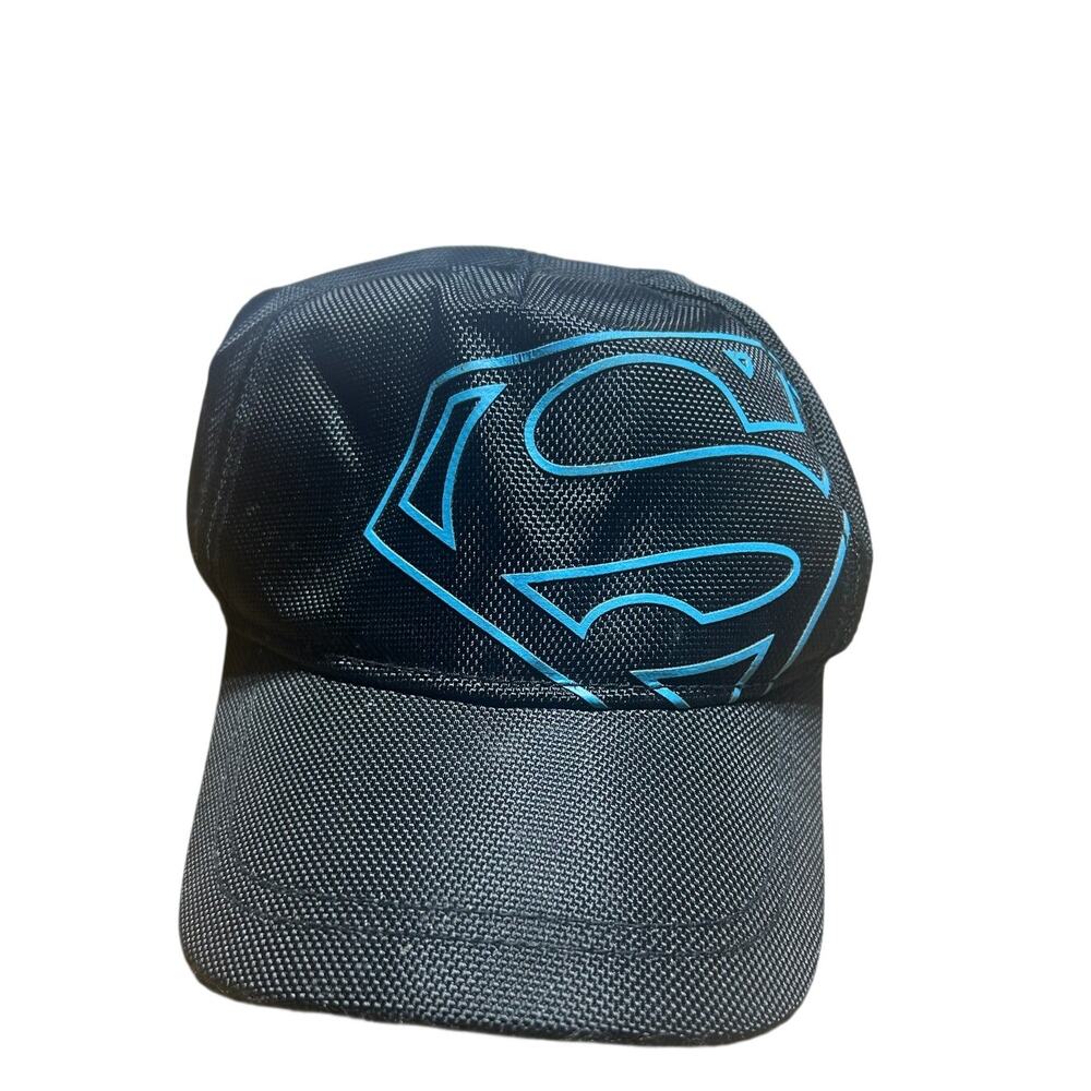 DC Comics Superman logo youth snapback with blue outline nwot